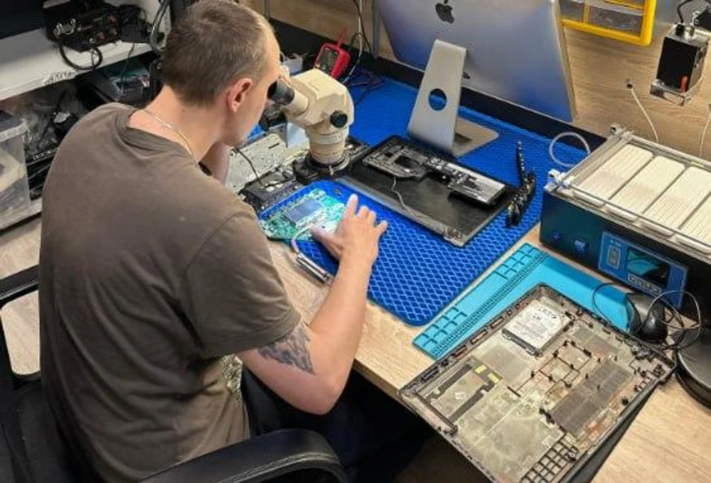 💻 Профессиональный ремонт ноутбуков в Тюмени: комплексно, оперативно, с гарантией в СЦ "Интерком"